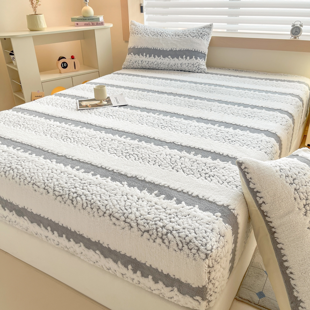 91家纺网 家纺一手货源 找家纺 卡伦家纺 2025新款阳离子提花牛奶绒床笠-暖阳系列 暖阳-灰