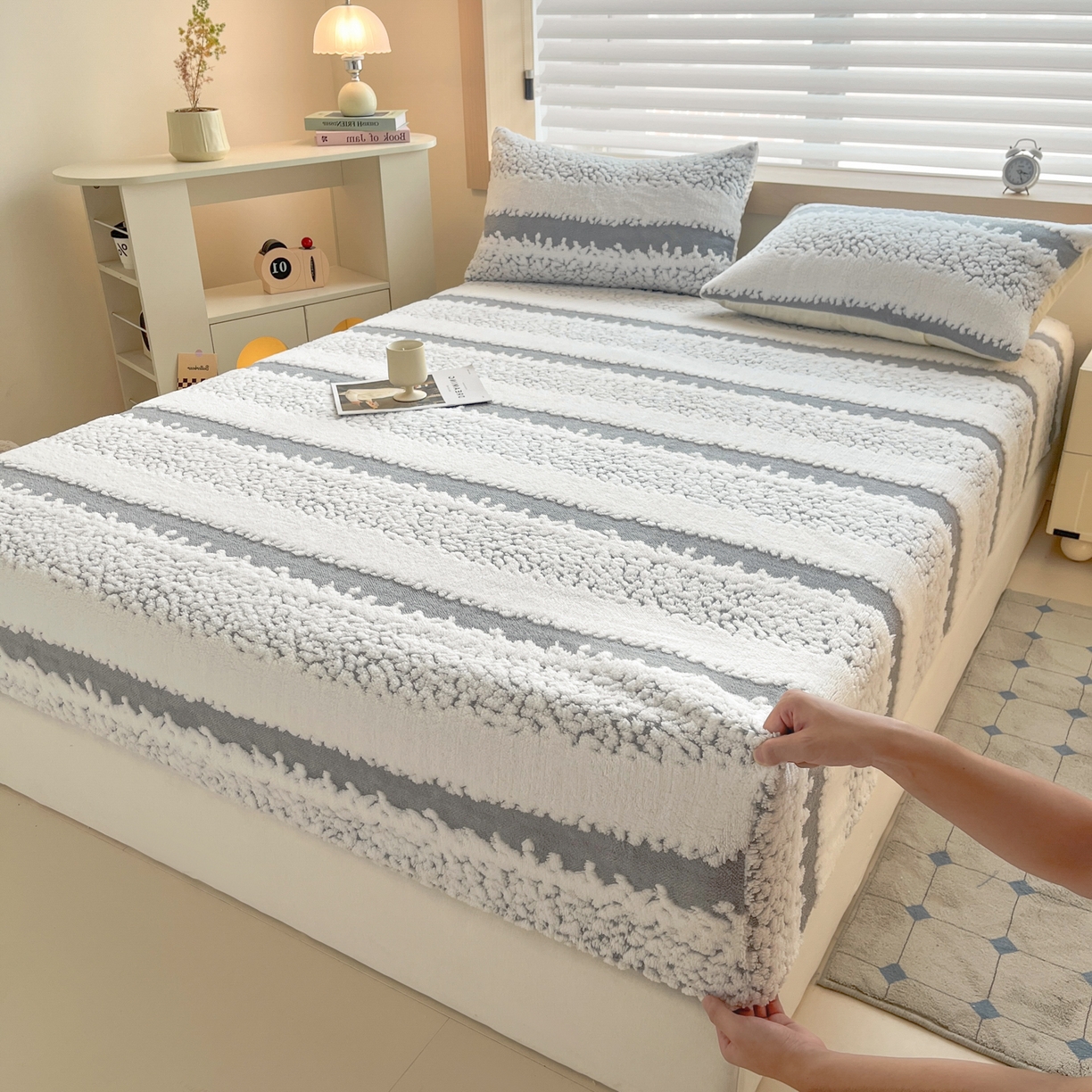 91家纺网 家纺一手货源 找家纺 卡伦家纺 2025新款阳离子提花牛奶绒床笠-暖阳系列 暖阳-灰