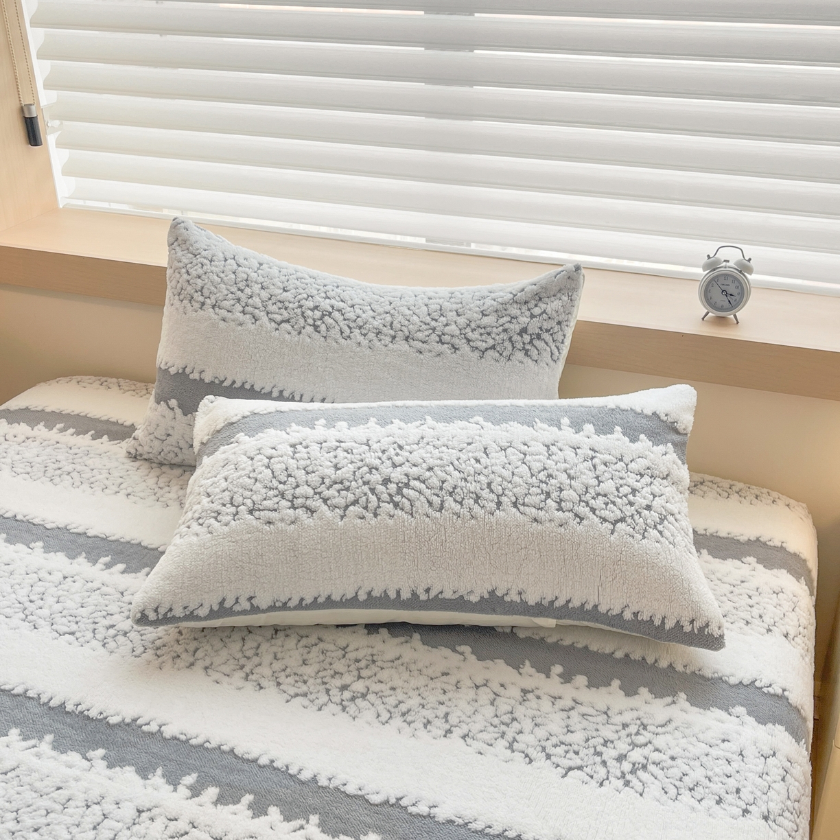 91家纺网 家纺一手货源 找家纺 卡伦家纺 2025新款阳离子提花牛奶绒床笠-暖阳系列 暖阳-灰