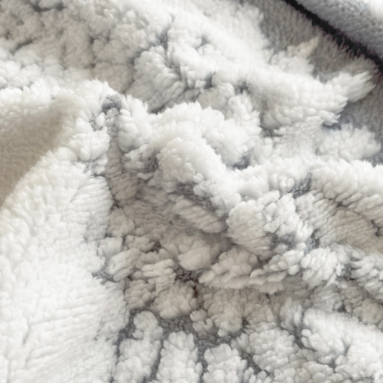 91家纺网 家纺一手货源 找家纺 卡伦家纺 2025新款阳离子提花牛奶绒床笠-暖阳系列 暖阳-灰