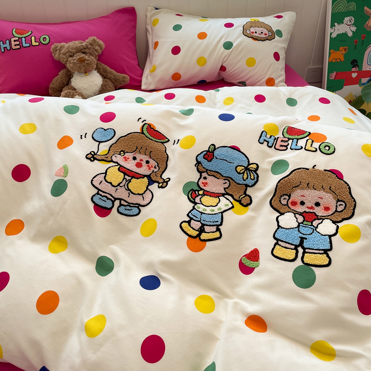 91家纺网 家纺一手货源 找家纺 蓝邻家纺 2025新款全棉磨毛卡通刺绣款四件套--毛巾绣系列 甜趣玩伴