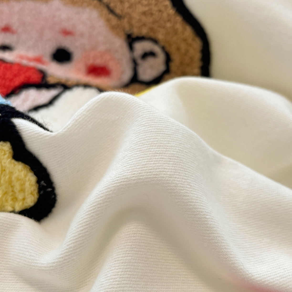 91家纺网 家纺一手货源 找家纺 蓝邻家纺 2025新款全棉磨毛卡通刺绣款四件套--毛巾绣系列 甜趣玩伴