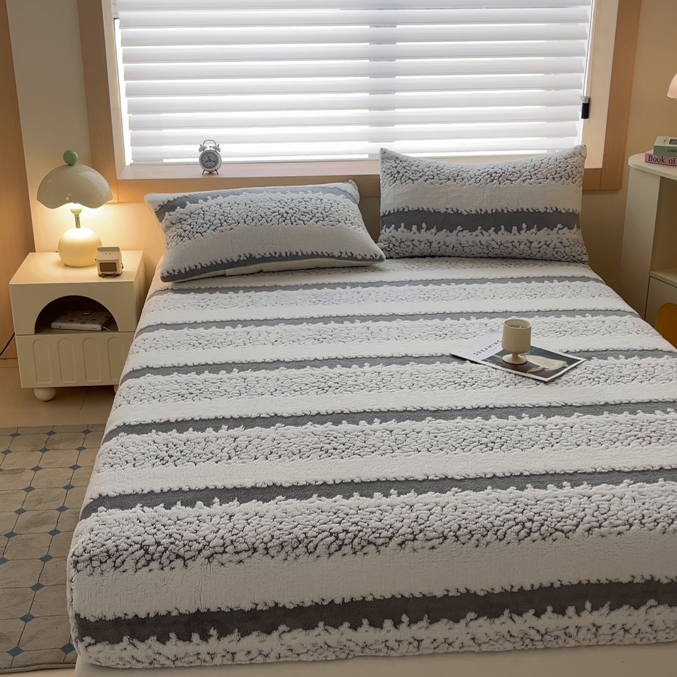 91家纺网 家纺一手货源 找家纺 卡伦家纺 2025新款阳离子提花牛奶绒床笠-暖阳系列 暖阳-灰