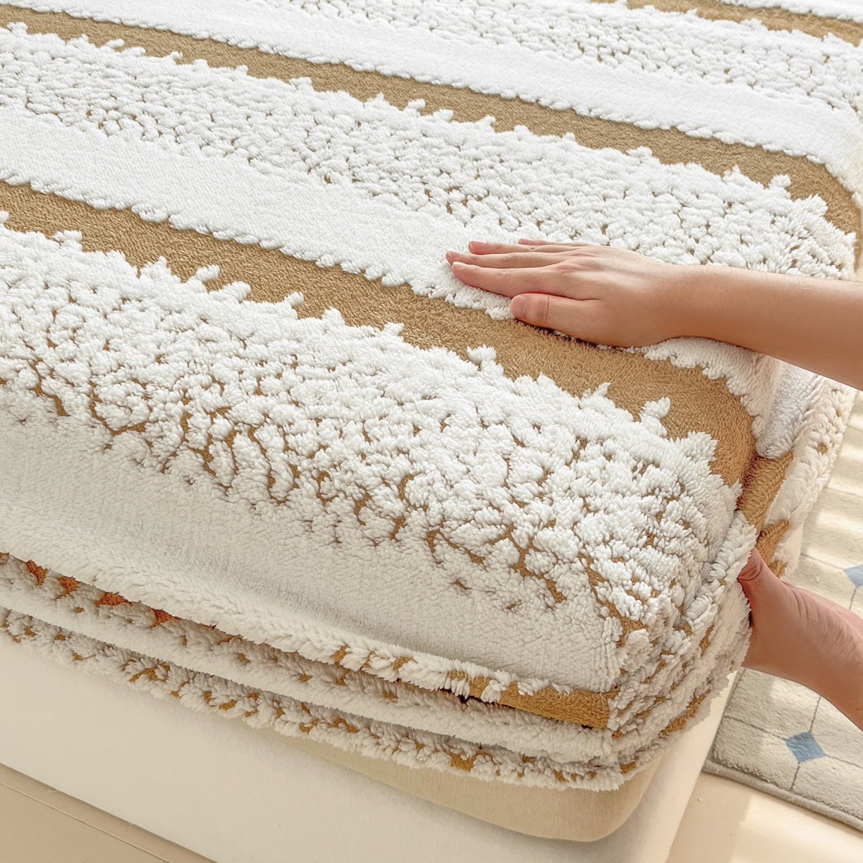 91家纺网 家纺一手货源 找家纺 卡伦家纺 2025新款阳离子提花牛奶绒床笠-暖阳系列 暖阳-咖