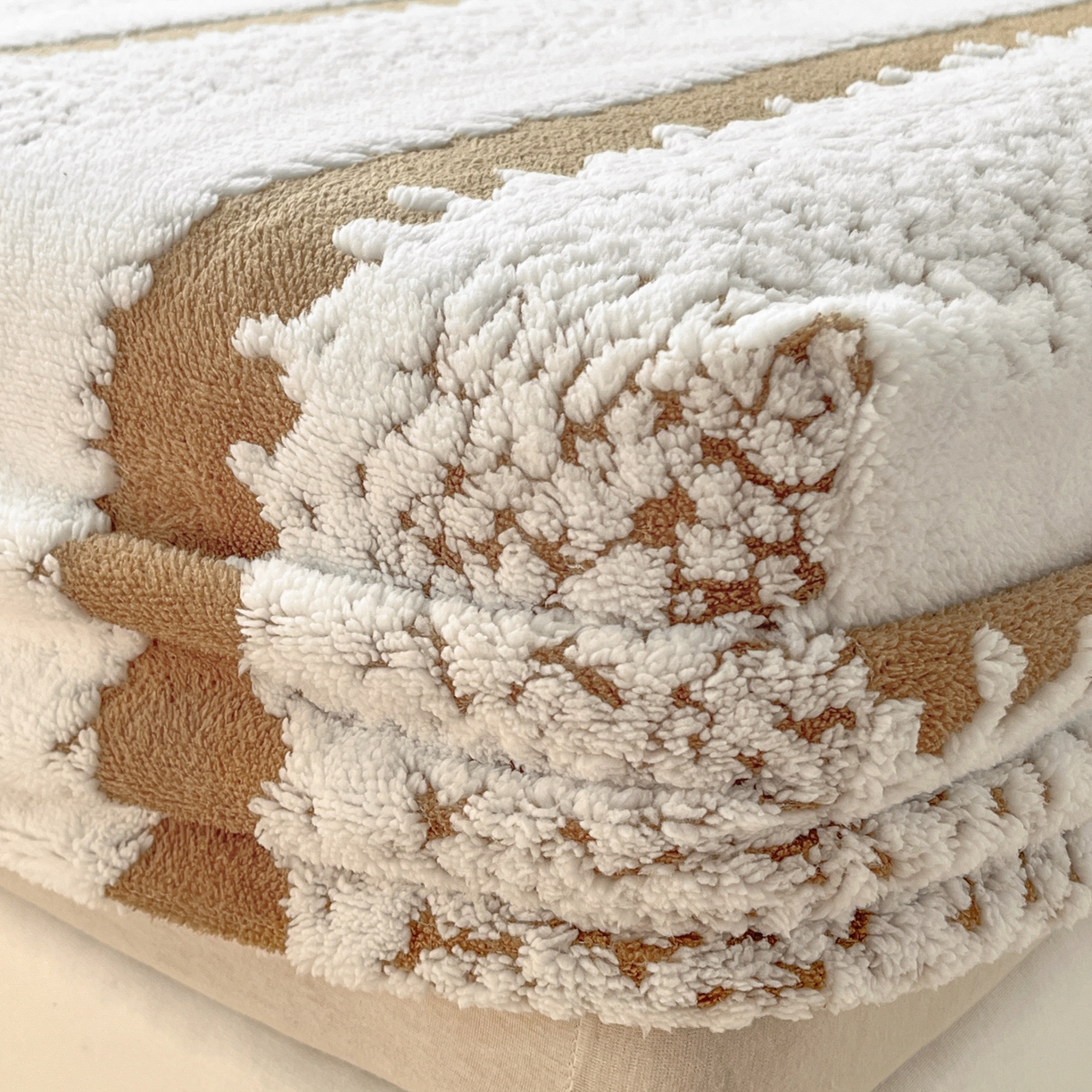 91家纺网 家纺一手货源 找家纺 卡伦家纺 2025新款阳离子提花牛奶绒床笠-暖阳系列 暖阳-咖