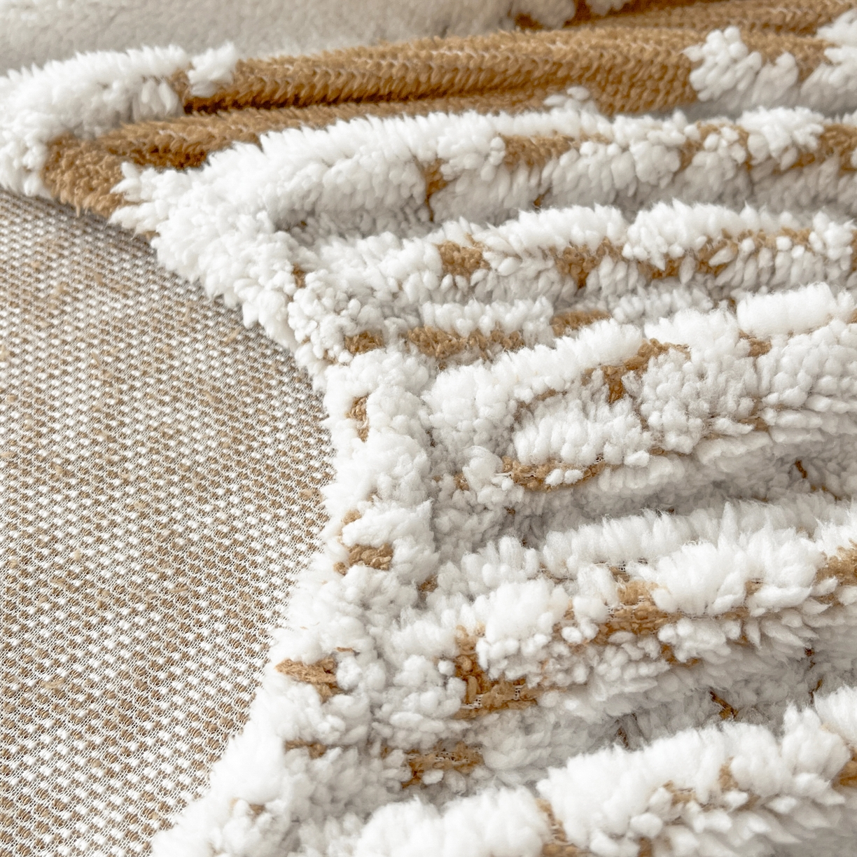 91家纺网 家纺一手货源 找家纺 卡伦家纺 2025新款阳离子提花牛奶绒床笠-暖阳系列 暖阳-咖