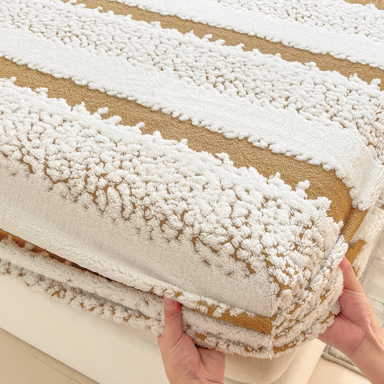 91家纺网 家纺一手货源 找家纺 卡伦家纺 2025新款阳离子提花牛奶绒床笠-暖阳系列 暖阳-咖