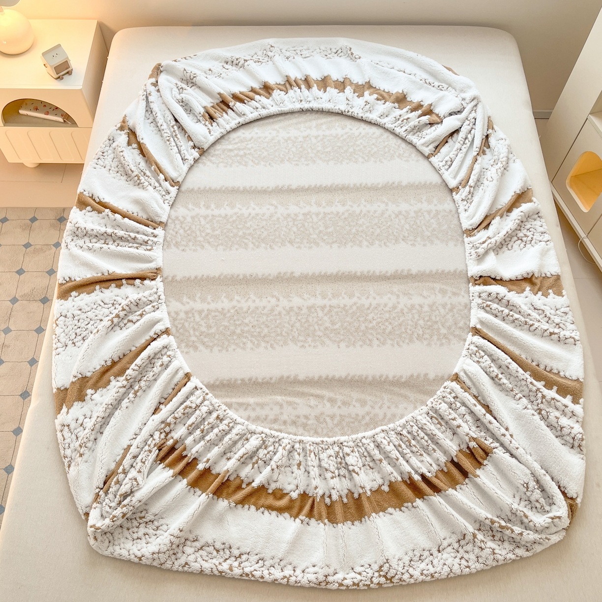 91家纺网 家纺一手货源 找家纺 卡伦家纺 2025新款阳离子提花牛奶绒床笠-暖阳系列 暖阳-咖