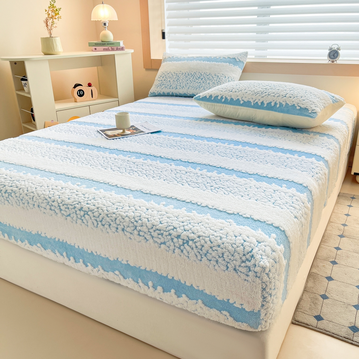 91家纺网 家纺一手货源 找家纺 卡伦家纺 2025新款阳离子提花牛奶绒床笠-暖阳系列 暖阳-蓝