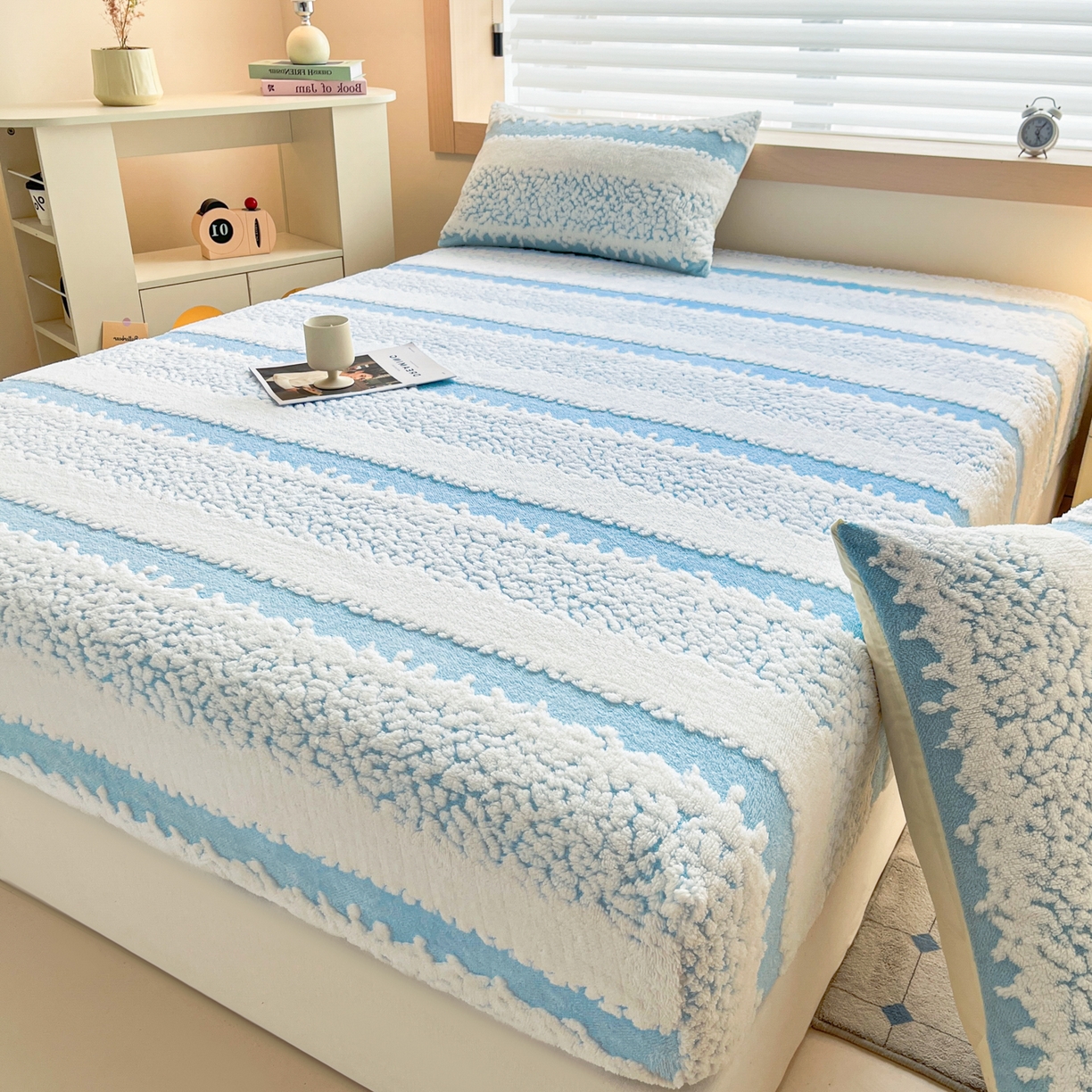 91家纺网 家纺一手货源 找家纺 卡伦家纺 2025新款阳离子提花牛奶绒床笠-暖阳系列 暖阳-蓝