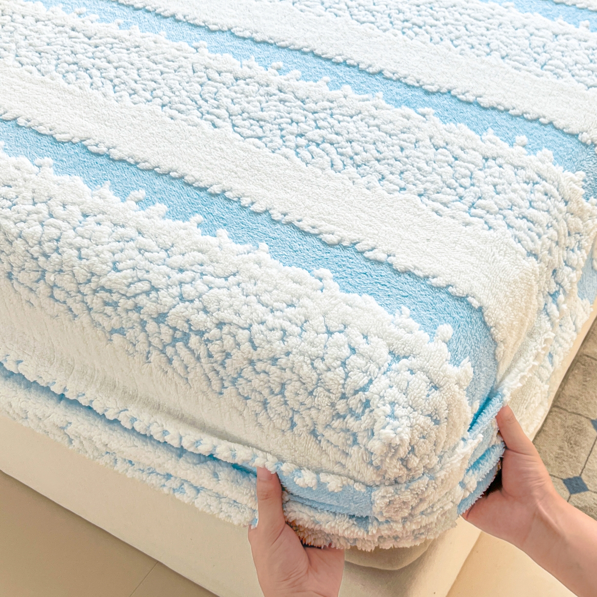 91家纺网 家纺一手货源 找家纺 卡伦家纺 2025新款阳离子提花牛奶绒床笠-暖阳系列 暖阳-蓝