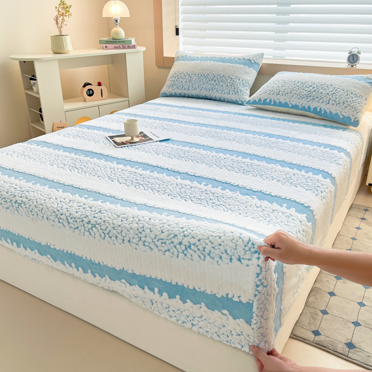 91家纺网 家纺一手货源 找家纺 卡伦家纺 2025新款阳离子提花牛奶绒床笠-暖阳系列 暖阳-蓝