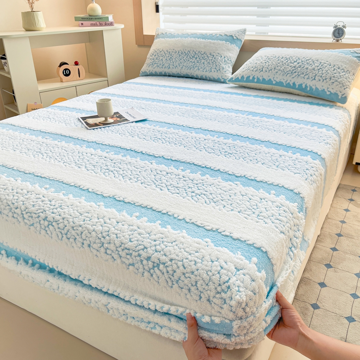 91家纺网 家纺一手货源 找家纺 卡伦家纺 2025新款阳离子提花牛奶绒床笠-暖阳系列 暖阳-蓝