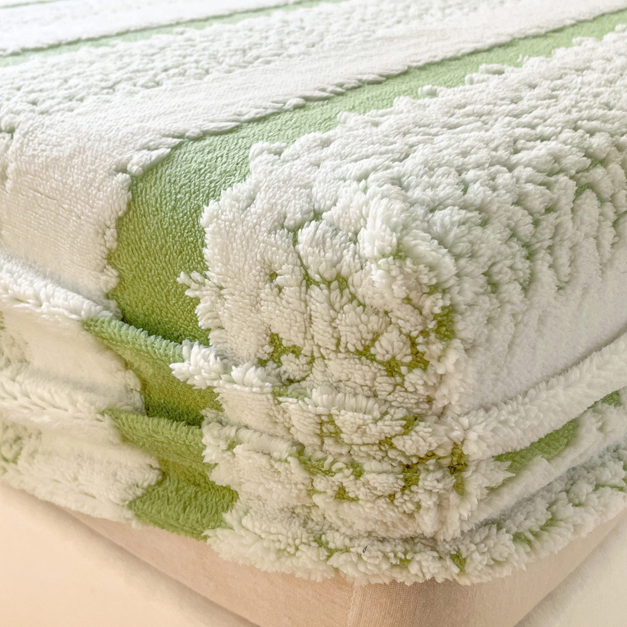 91家纺网 家纺一手货源 找家纺 卡伦家纺 2025新款阳离子提花牛奶绒床笠-暖阳系列 暖阳-绿