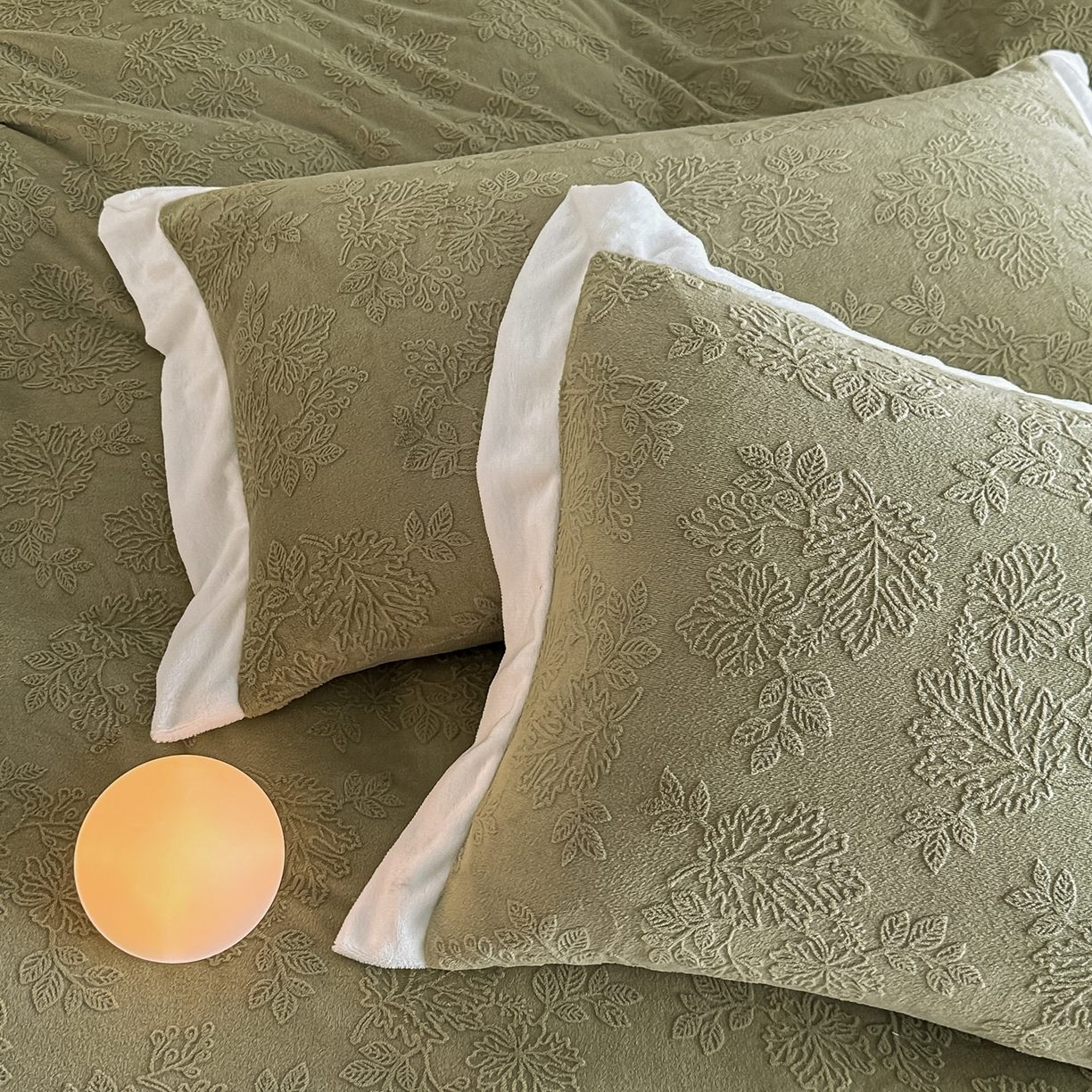 91家纺网 家纺一手货源 找家纺 亿梵家居  2025秋冬新款-拼角款A类全消光牛奶绒立体5D雕花绒四件套 布兰卡-柳茶绿