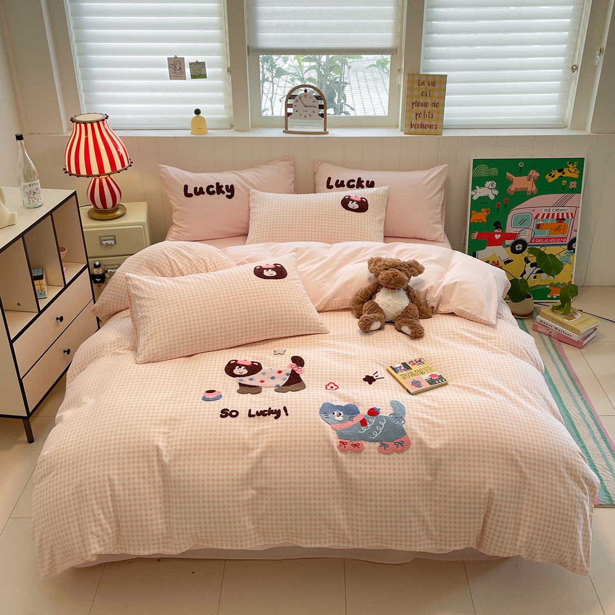 91家纺网 家纺一手货源 找家纺 蓝邻家纺 2025新款全棉磨毛卡通刺绣款四件套--毛巾绣系列 幸运喵