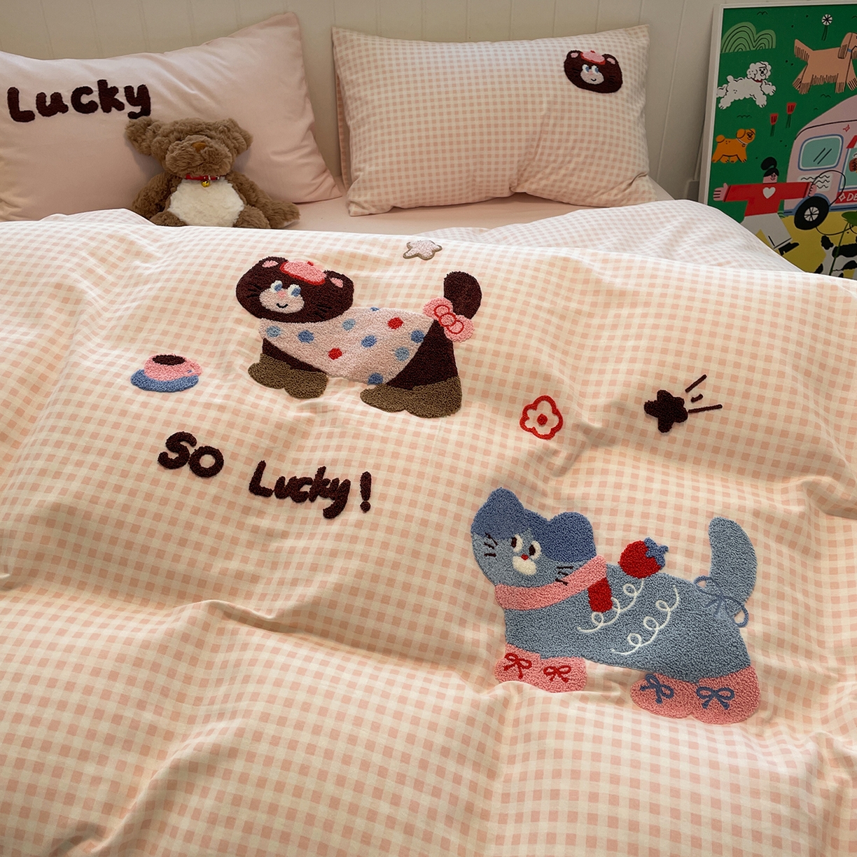 91家纺网 家纺一手货源 找家纺 蓝邻家纺 2025新款全棉磨毛卡通刺绣款四件套--毛巾绣系列 幸运喵