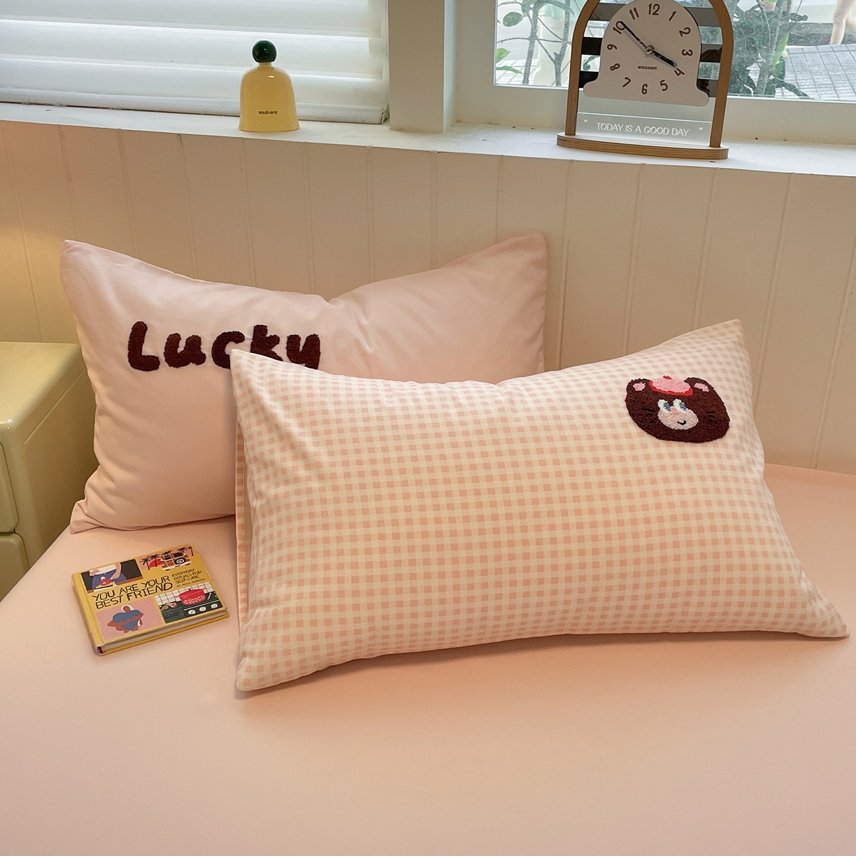 91家纺网 家纺一手货源 找家纺 蓝邻家纺 2025新款全棉磨毛卡通刺绣款四件套--毛巾绣系列 幸运喵