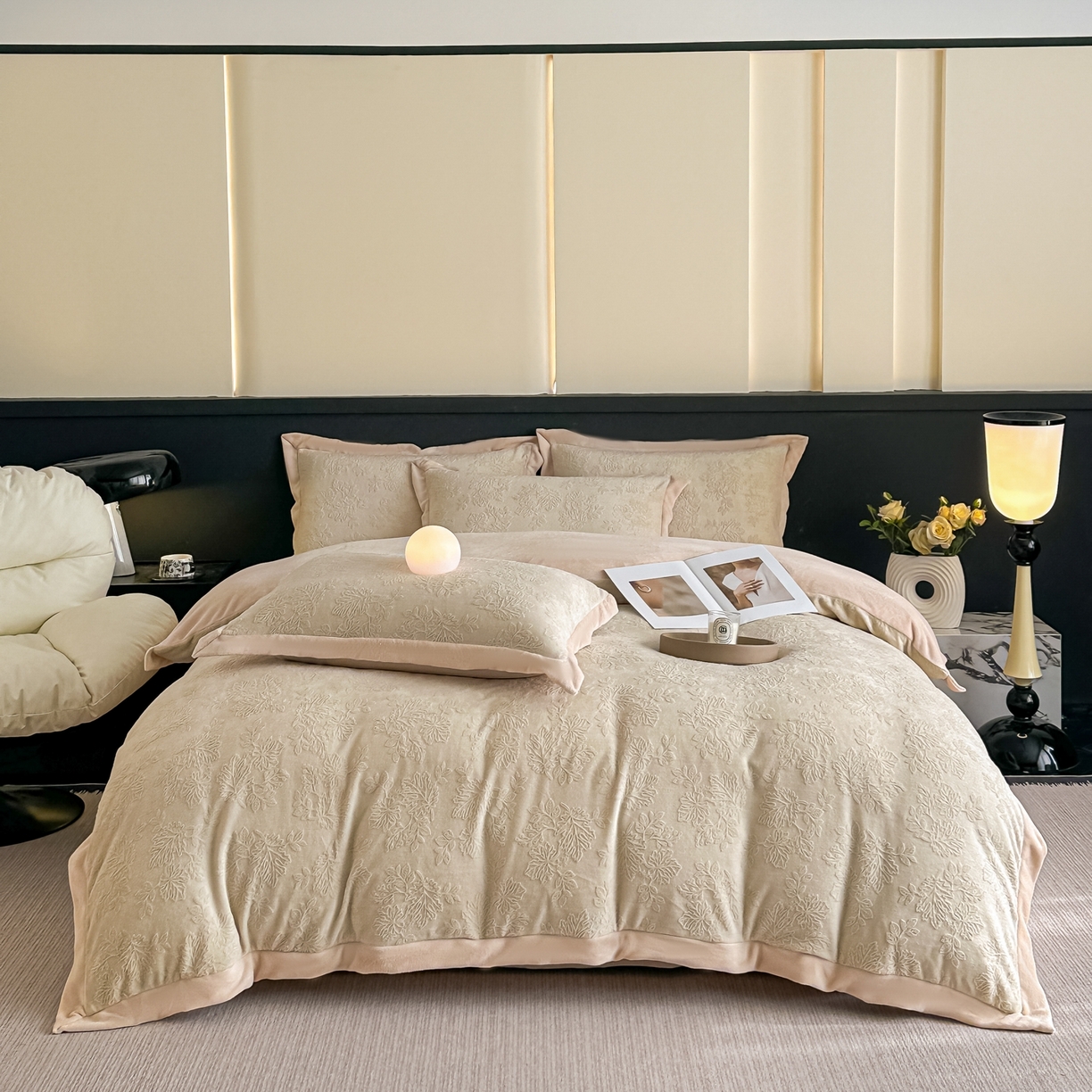 91家纺网 家纺一手货源 找家纺 亿梵家居  2025秋冬新款-拼角款A类全消光牛奶绒立体5D雕花绒四件套 布兰卡-奶油白