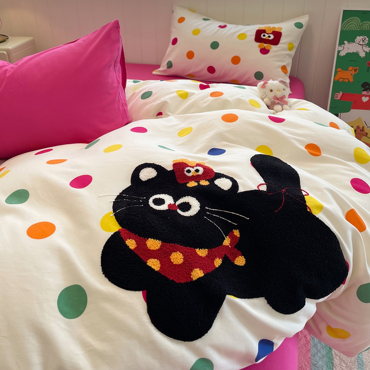 91家纺网 家纺一手货源 找家纺 蓝邻家纺 2025新款全棉磨毛卡通刺绣款四件套--毛巾绣系列 炫彩猫