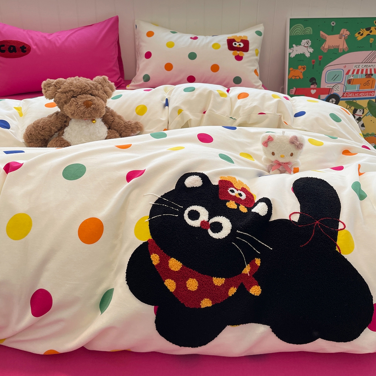 91家纺网 家纺一手货源 找家纺 蓝邻家纺 2025新款全棉磨毛卡通刺绣款四件套--毛巾绣系列 炫彩猫