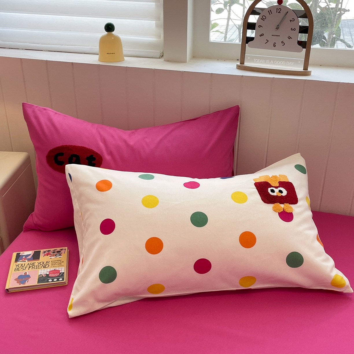 91家纺网 家纺一手货源 找家纺 蓝邻家纺 2025新款全棉磨毛卡通刺绣款四件套--毛巾绣系列 炫彩猫