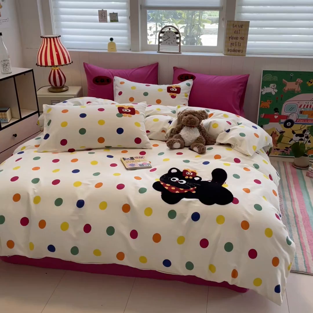 91家纺网 家纺一手货源 找家纺 蓝邻家纺 2025新款全棉磨毛卡通刺绣款四件套--毛巾绣系列 炫彩猫