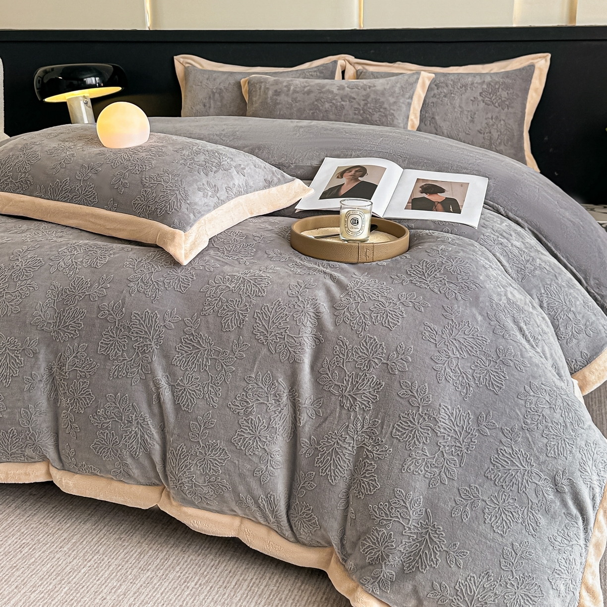 91家纺网 家纺一手货源 找家纺 亿梵家居  2025秋冬新款-拼角款A类全消光牛奶绒立体5D雕花绒四件套 布兰卡-轻奢灰