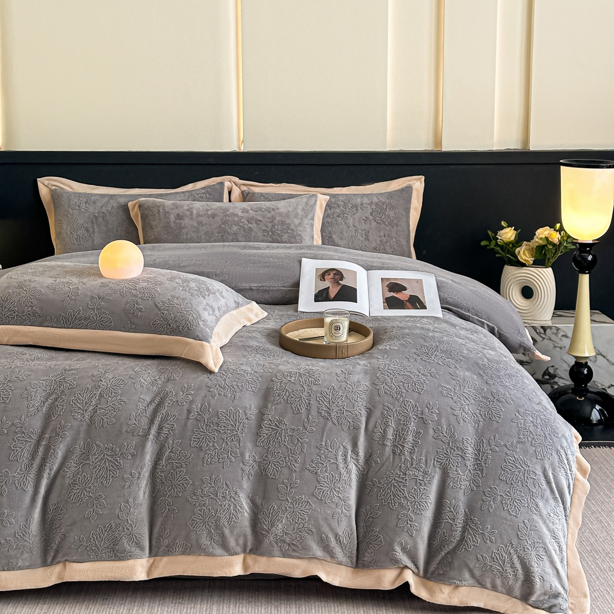 91家纺网 家纺一手货源 找家纺 亿梵家居  2025秋冬新款-拼角款A类全消光牛奶绒立体5D雕花绒四件套 布兰卡-轻奢灰