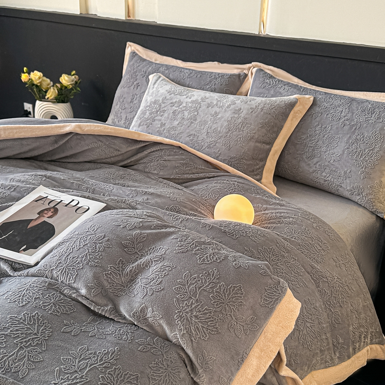 91家纺网 家纺一手货源 找家纺 亿梵家居  2025秋冬新款-拼角款A类全消光牛奶绒立体5D雕花绒四件套 布兰卡-轻奢灰