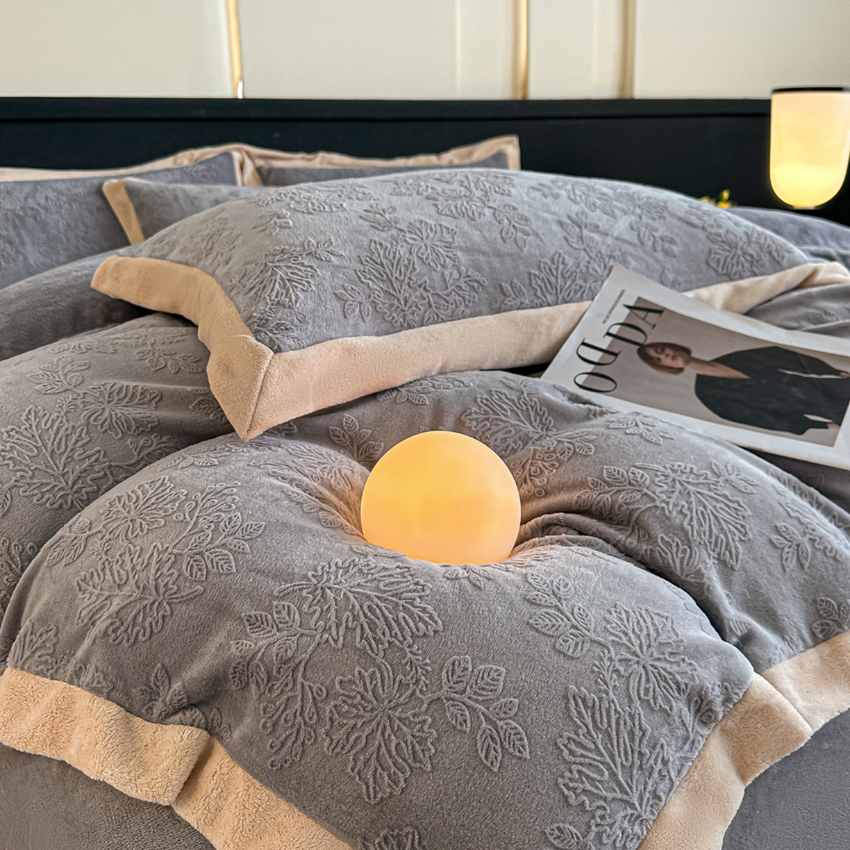 91家纺网 家纺一手货源 找家纺 亿梵家居  2025秋冬新款-拼角款A类全消光牛奶绒立体5D雕花绒四件套 布兰卡-轻奢灰