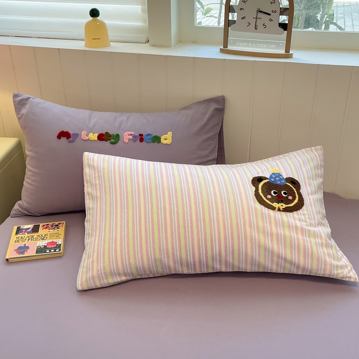 91家纺网 家纺一手货源 找家纺 蓝邻家纺 2025新款全棉磨毛卡通刺绣款四件套--毛巾绣系列 樱桃好朋友