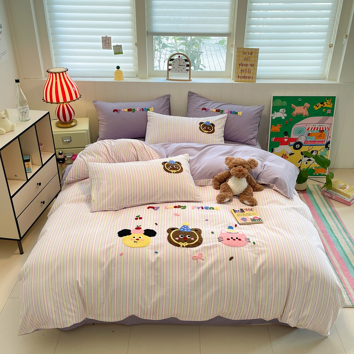 91家纺网 家纺一手货源 找家纺 蓝邻家纺 2025新款全棉磨毛卡通刺绣款四件套--毛巾绣系列 樱桃好朋友