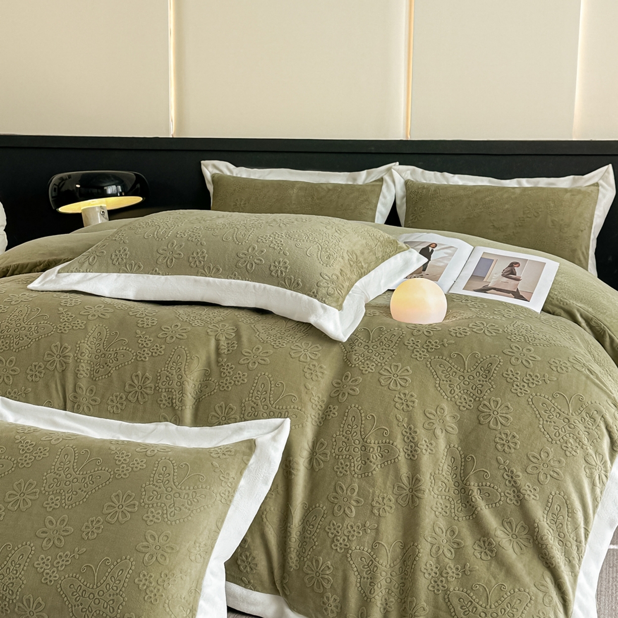 91家纺网 家纺一手货源 找家纺 亿梵家居  2025秋冬新款-拼角款A类全消光牛奶绒立体5D雕花绒四件套 蝶恋-柳茶绿