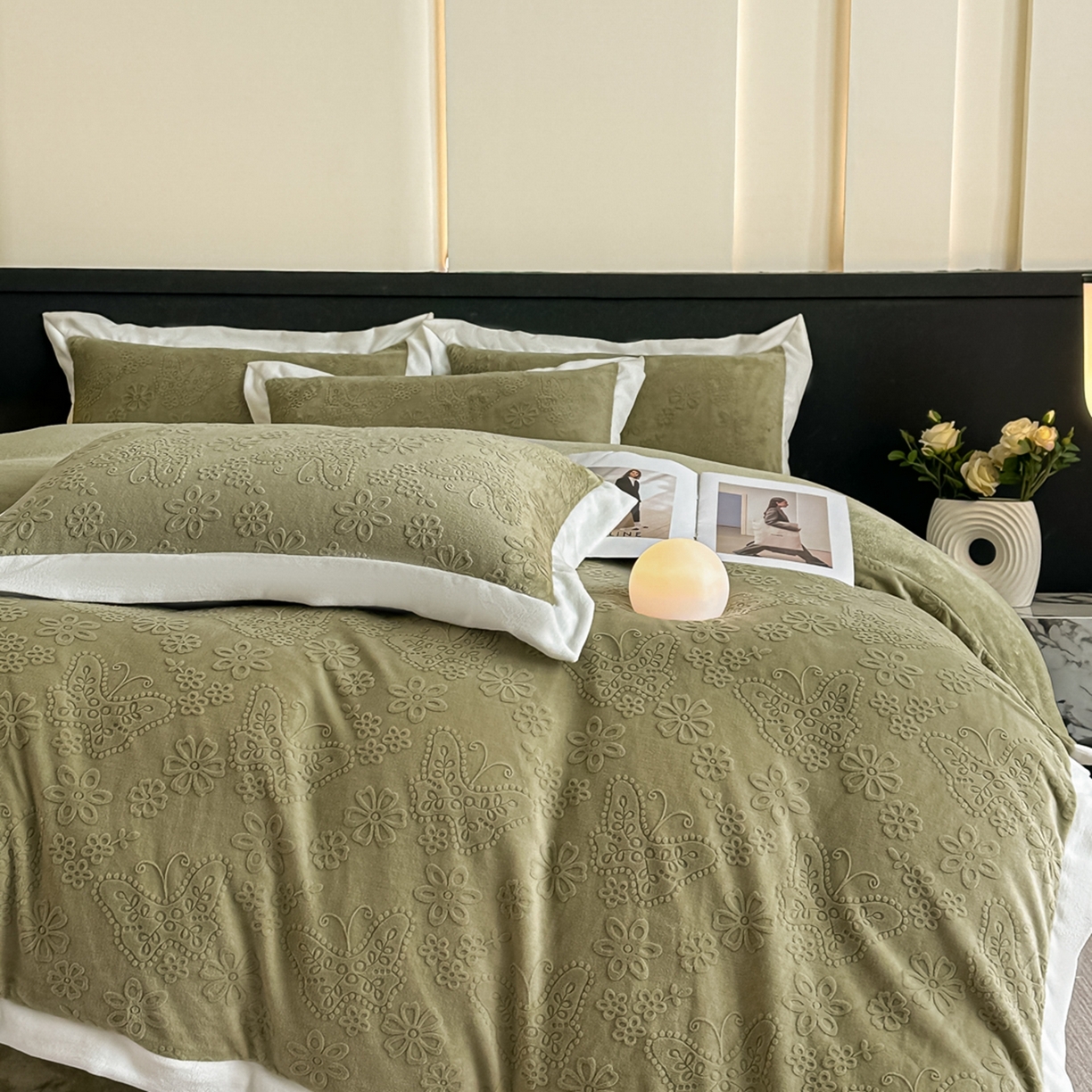 91家纺网 家纺一手货源 找家纺 亿梵家居  2025秋冬新款-拼角款A类全消光牛奶绒立体5D雕花绒四件套 蝶恋-柳茶绿