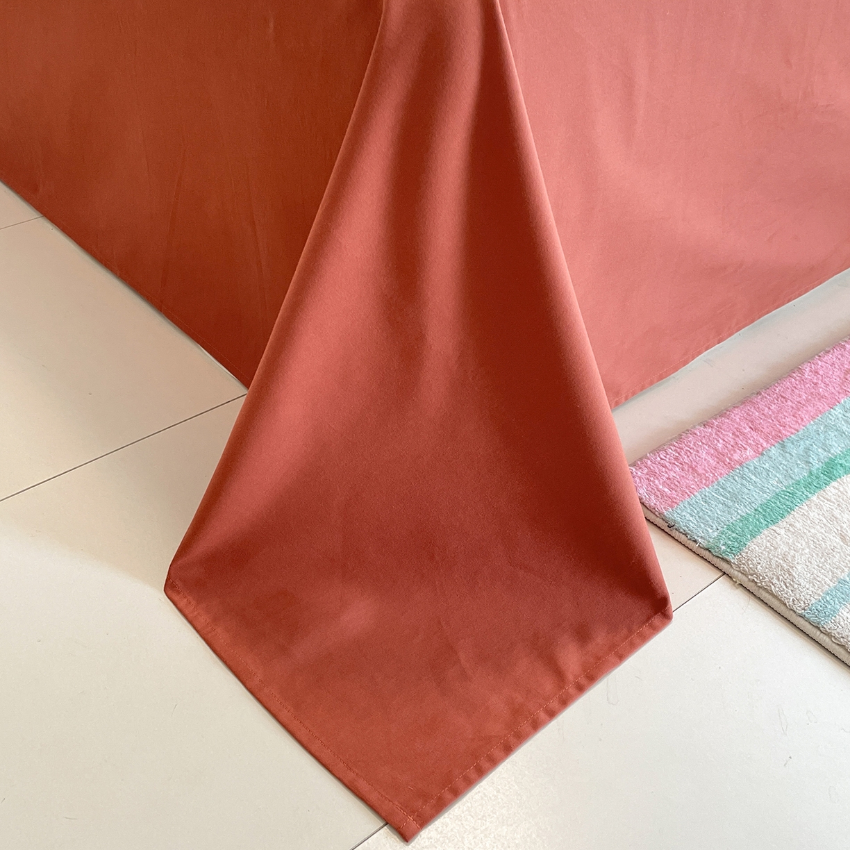 91家纺网 家纺一手货源 找家纺 蓝邻家纺 2025新款全棉磨毛卡通刺绣款四件套--毛巾绣系列 蘑菇小兔