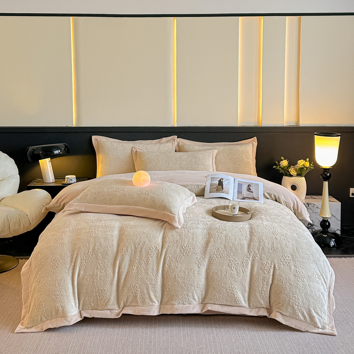 91家纺网 家纺一手货源 找家纺 亿梵家居  2025秋冬新款-拼角款A类全消光牛奶绒立体5D雕花绒四件套 蝶恋-奶油白