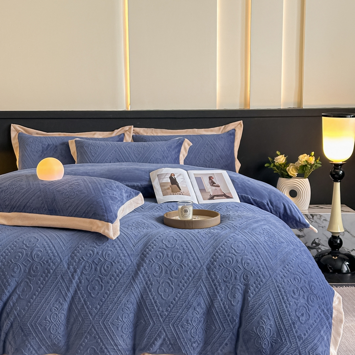 91家纺网 家纺一手货源 找家纺 亿梵家居  2025秋冬新款-拼角款A类全消光牛奶绒立体5D雕花绒四件套 欧菲亚-繁星蓝