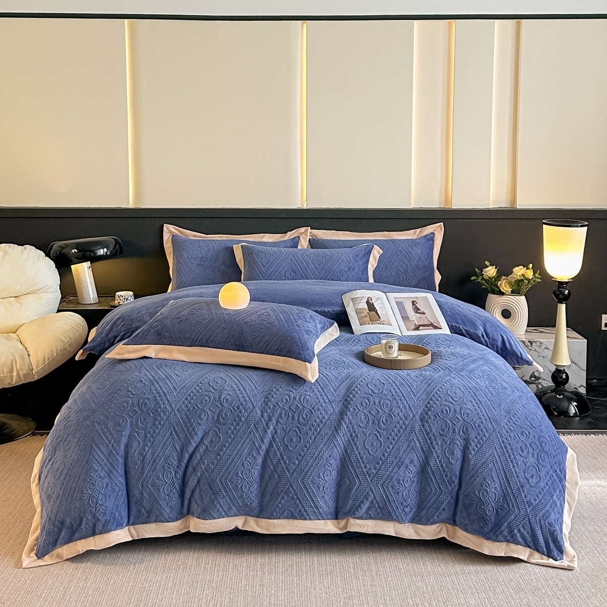 91家纺网 家纺一手货源 找家纺 亿梵家居  2025秋冬新款-拼角款A类全消光牛奶绒立体5D雕花绒四件套 欧菲亚-繁星蓝