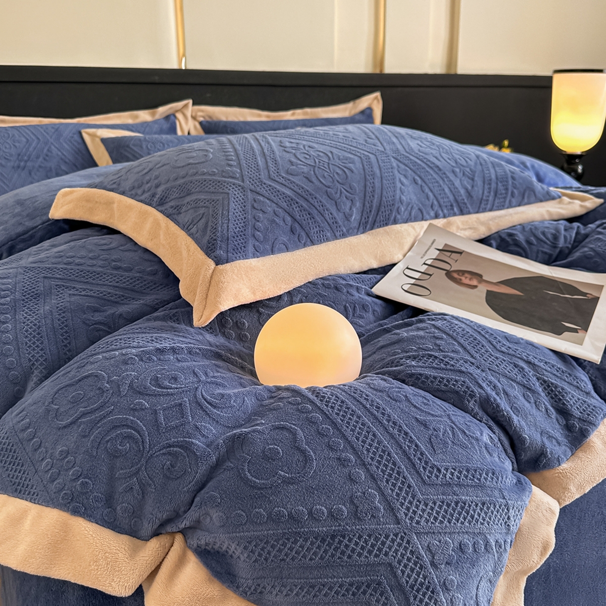 91家纺网 家纺一手货源 找家纺 亿梵家居  2025秋冬新款-拼角款A类全消光牛奶绒立体5D雕花绒四件套 欧菲亚-繁星蓝