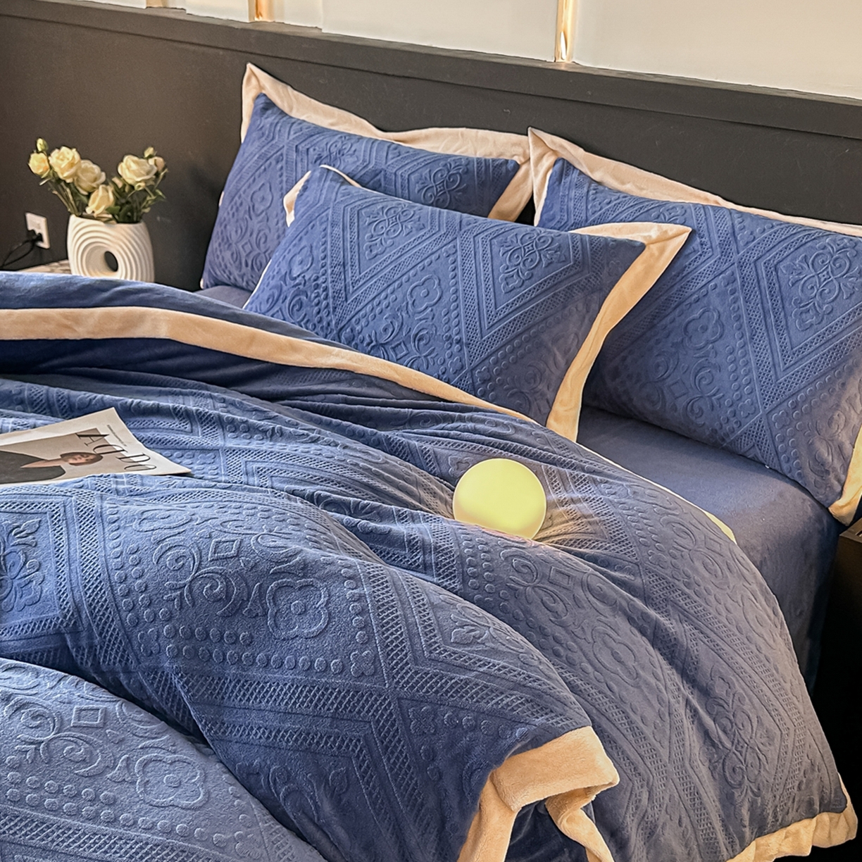 91家纺网 家纺一手货源 找家纺 亿梵家居  2025秋冬新款-拼角款A类全消光牛奶绒立体5D雕花绒四件套 欧菲亚-繁星蓝