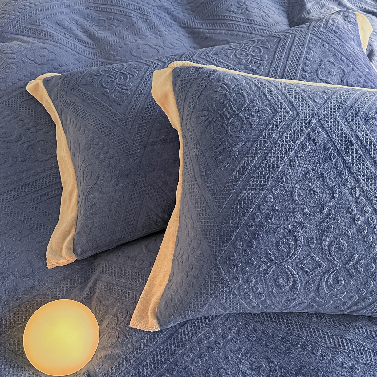 91家纺网 家纺一手货源 找家纺 亿梵家居  2025秋冬新款-拼角款A类全消光牛奶绒立体5D雕花绒四件套 欧菲亚-繁星蓝