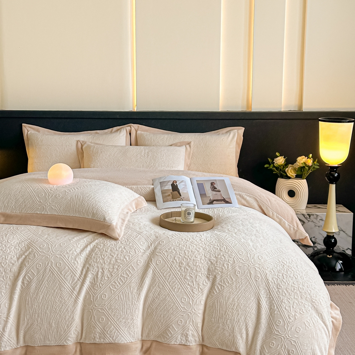 91家纺网 家纺一手货源 找家纺 亿梵家居  2025秋冬新款-拼角款A类全消光牛奶绒立体5D雕花绒四件套 图兰朵-奶油白