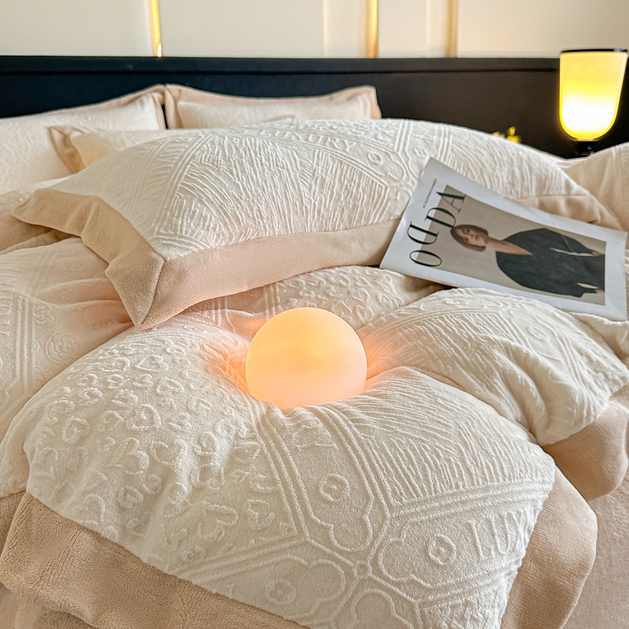 91家纺网 家纺一手货源 找家纺 亿梵家居  2025秋冬新款-拼角款A类全消光牛奶绒立体5D雕花绒四件套 图兰朵-奶油白