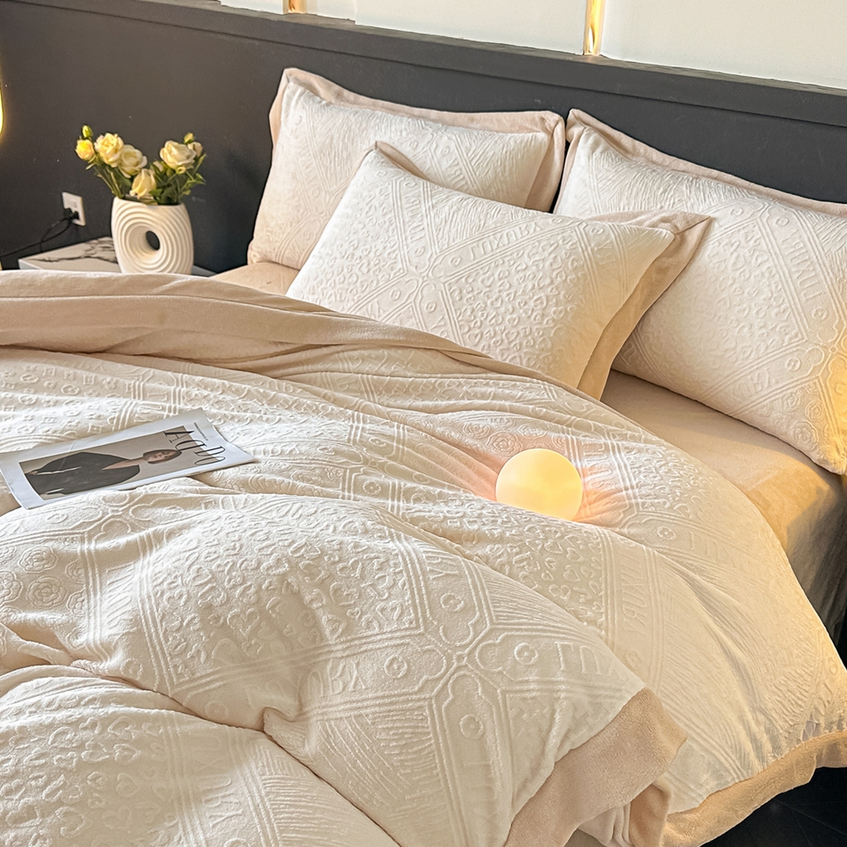 91家纺网 家纺一手货源 找家纺 亿梵家居  2025秋冬新款-拼角款A类全消光牛奶绒立体5D雕花绒四件套 图兰朵-奶油白