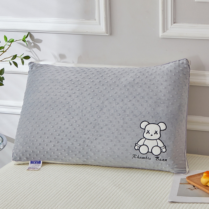 91家纺网 家纺一手货源 找家纺 万聚凯枕芯 2025新款豆豆熊枕头枕芯 熊熊-浅灰