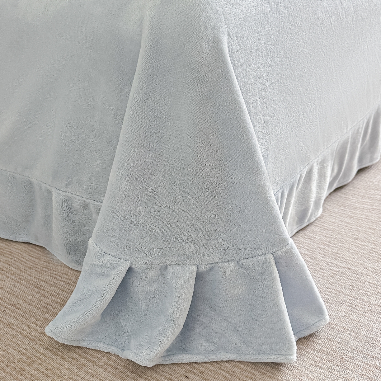 91家纺网 家纺一手货源 找家纺 亿梵家居  2025秋冬新款-拼角款A类全消光牛奶绒立体5D雕花绒四件套 图兰朵-天空蓝