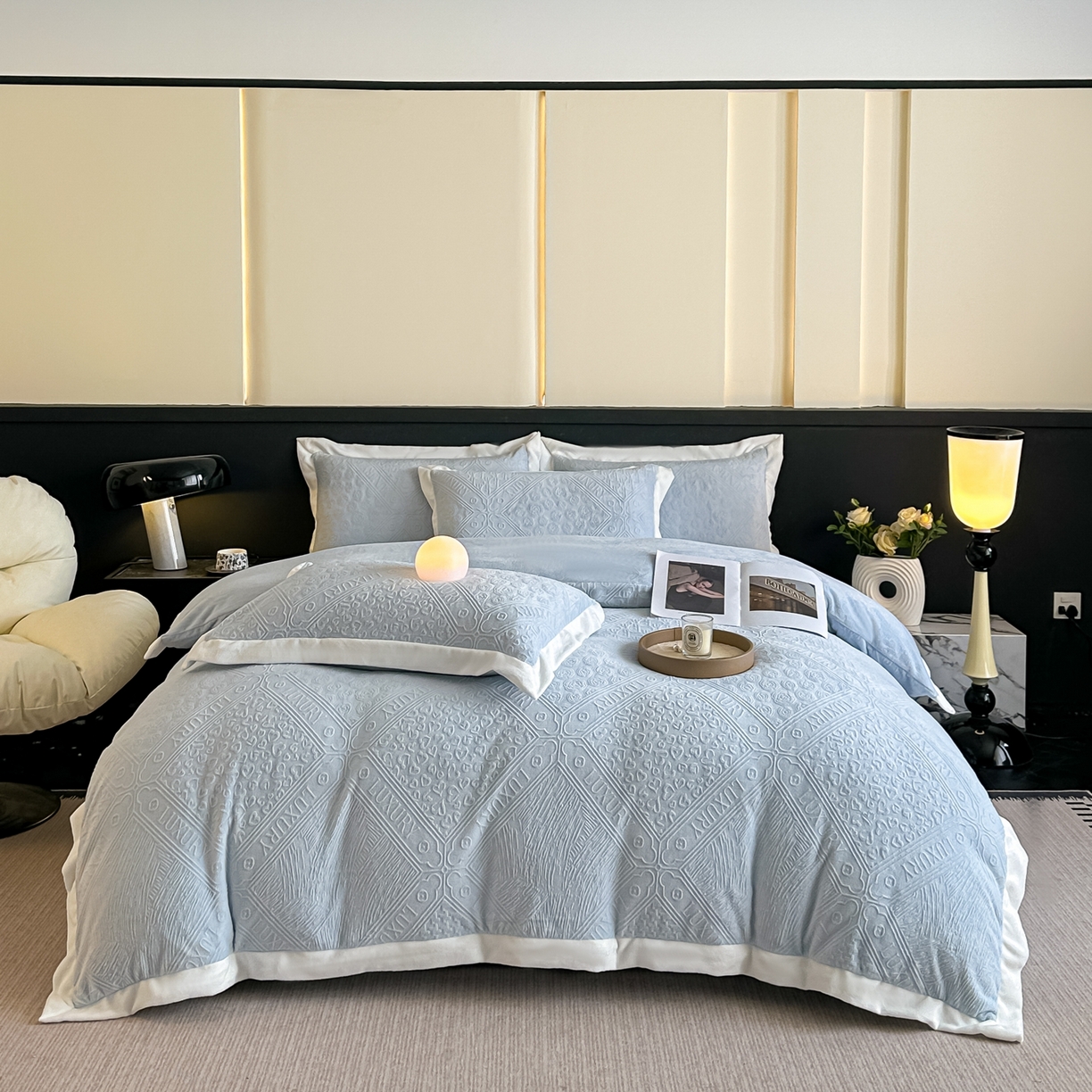 91家纺网 家纺一手货源 找家纺 亿梵家居  2025秋冬新款-拼角款A类全消光牛奶绒立体5D雕花绒四件套 图兰朵-天空蓝