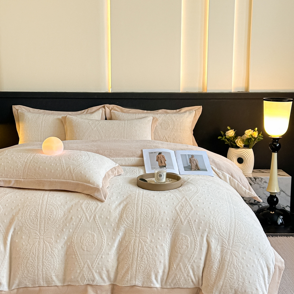 91家纺网 家纺一手货源 找家纺 亿梵家居  2025秋冬新款-拼角款A类全消光牛奶绒立体5D雕花绒四件套 夏洛特-奶油白