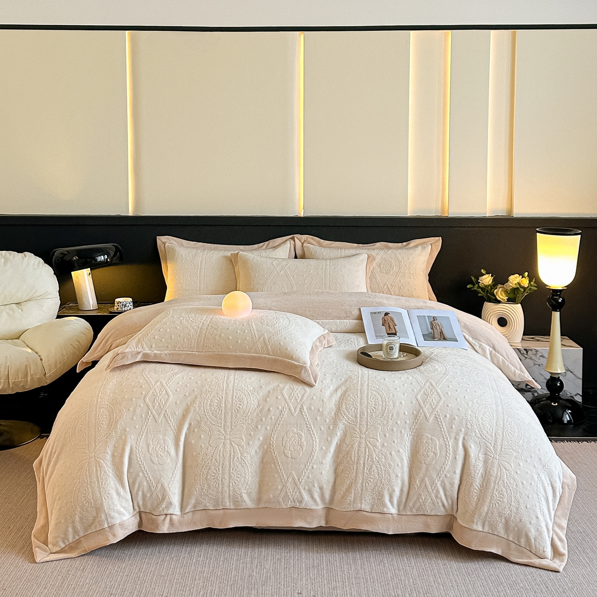 91家纺网 家纺一手货源 找家纺 亿梵家居  2025秋冬新款-拼角款A类全消光牛奶绒立体5D雕花绒四件套 夏洛特-奶油白